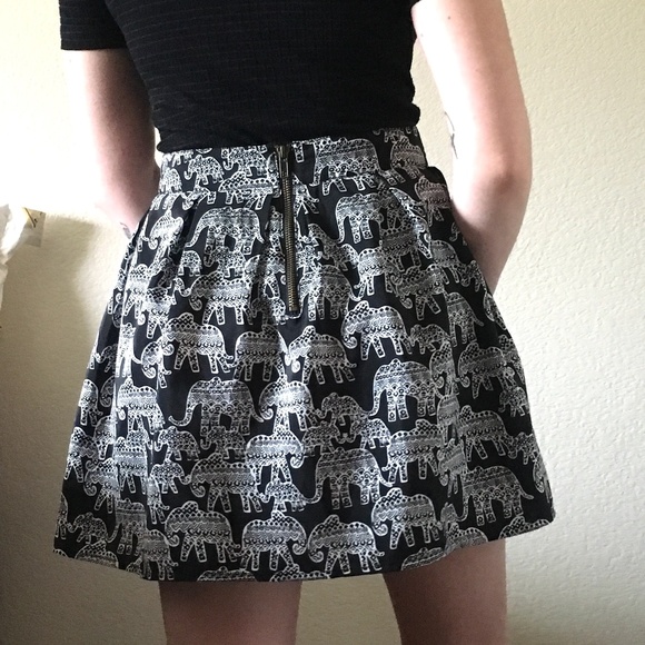 High-Waisted Skirt with Elephant Pattern - Picture 3 of 4